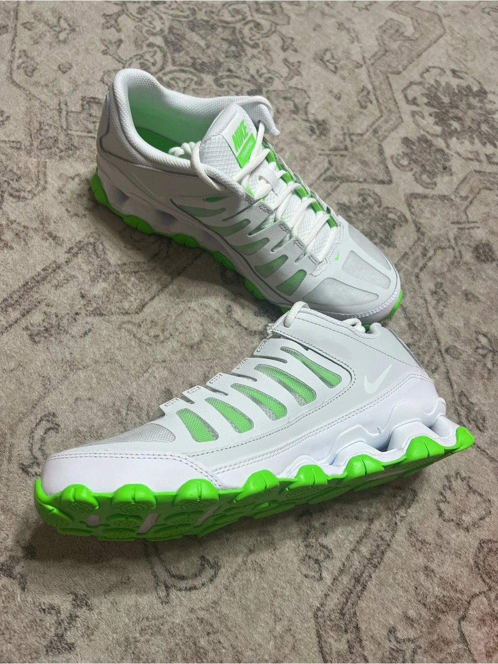 Nike Reax 8 TR workout shoes off white/green strike/glacier blue/white